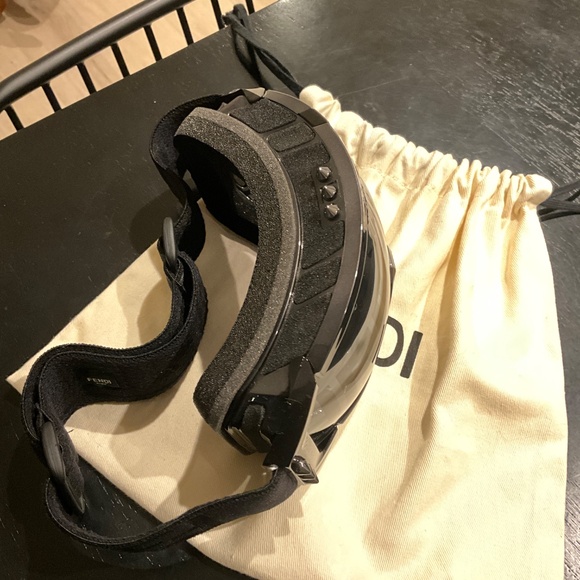 Fendi Ski Goggles w/ Monogram Lens - Picture 3 of 6